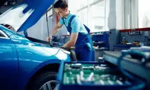 Il meccanico si occupa delle varie componenti meccaniche